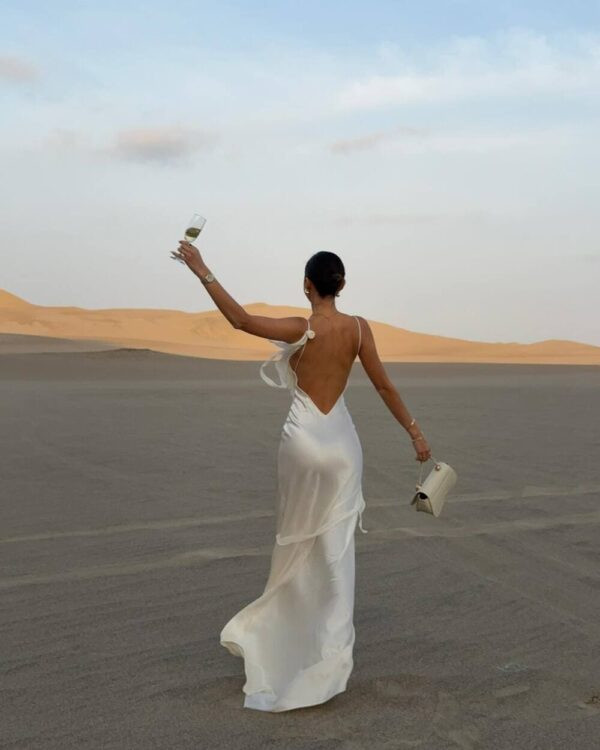 vestido-champagne-longo-cetim-com-costas-abertas-e-alcas-finas