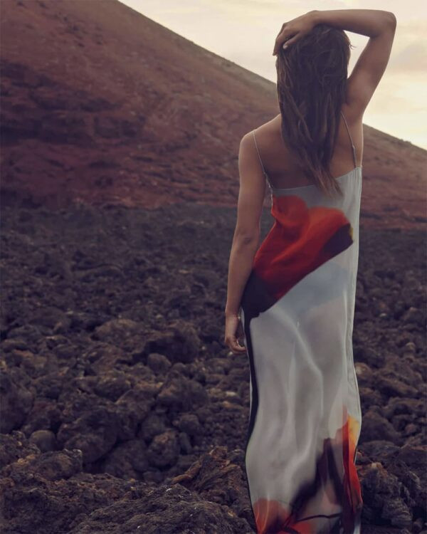 vestido-longo-arte-abstrata-alcas-finas