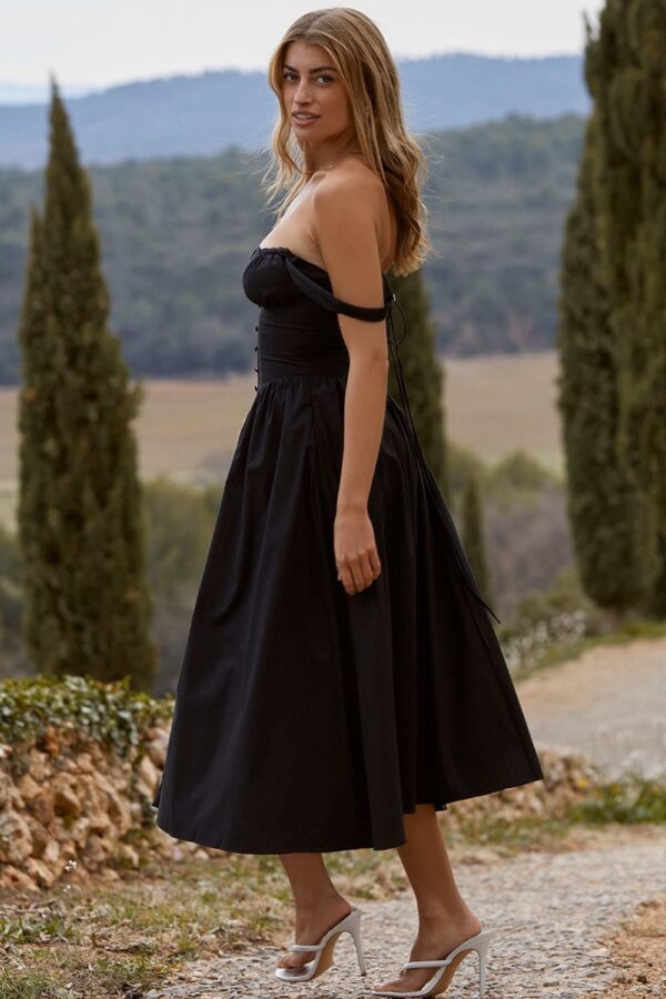 botoes-frente-vestido-midi-preto-elegante