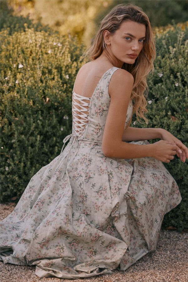 vestido-midi-decote-quadrado-verde-floral-alcas-largas