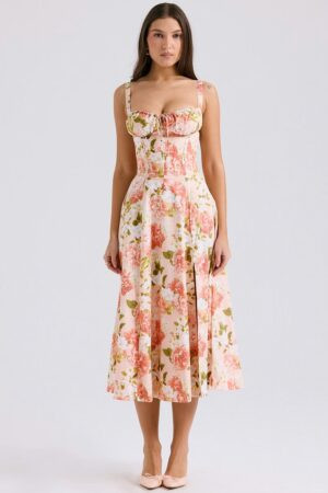 vestido-midi-floral-coral-busto-franzido-fenda