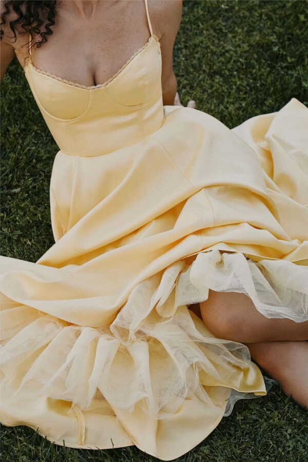 vestido-elegante-midi-amarelo-manteiga-rodado