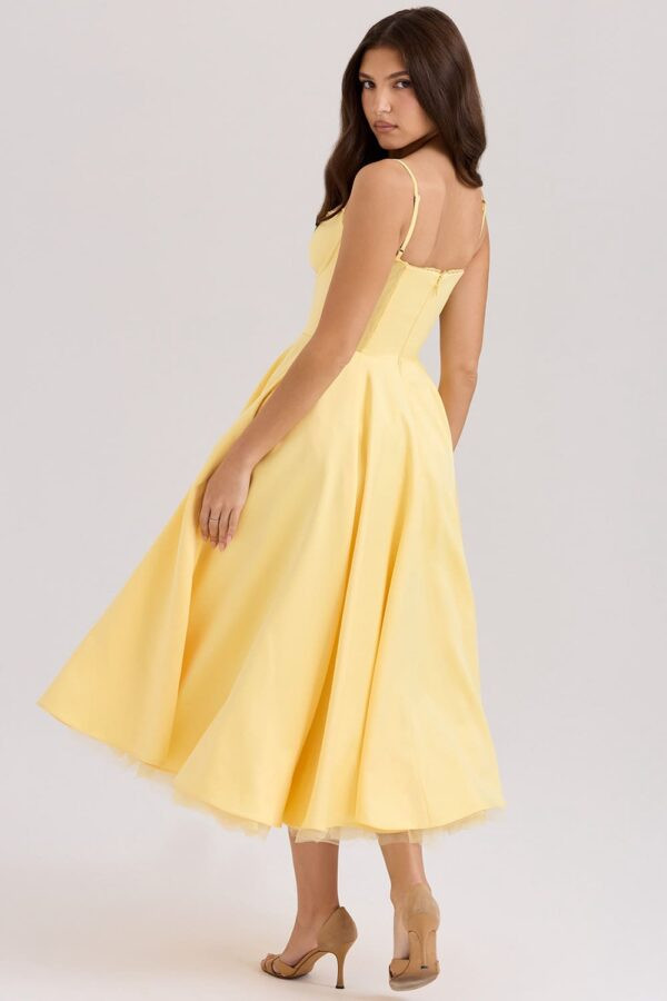 vestido-rodado-midi-amarelo-manteiga-elegante