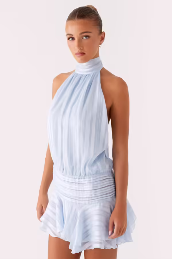 vestido-curto-azul-claro-gola-alta-decote-costas