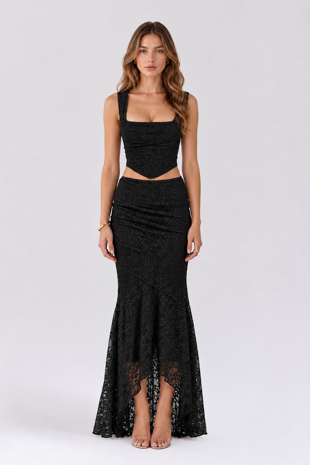 Conjunto Feminino Preto de Renda com Cropped — vista 2 Vista frontal do conjunto preto de renda, com cropped de alças largas e saia longa com transparência na barra.